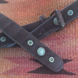 Vintage DKNY 100% Leather brown belt. Made in Italy. Size Medium. EUC